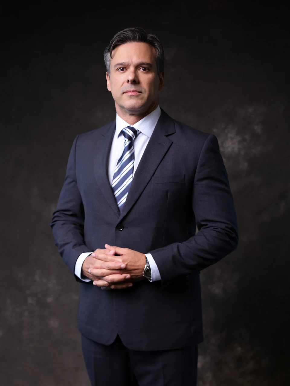 Sidney Tadeu Carvalho, advogado, em retrato de estúdio
